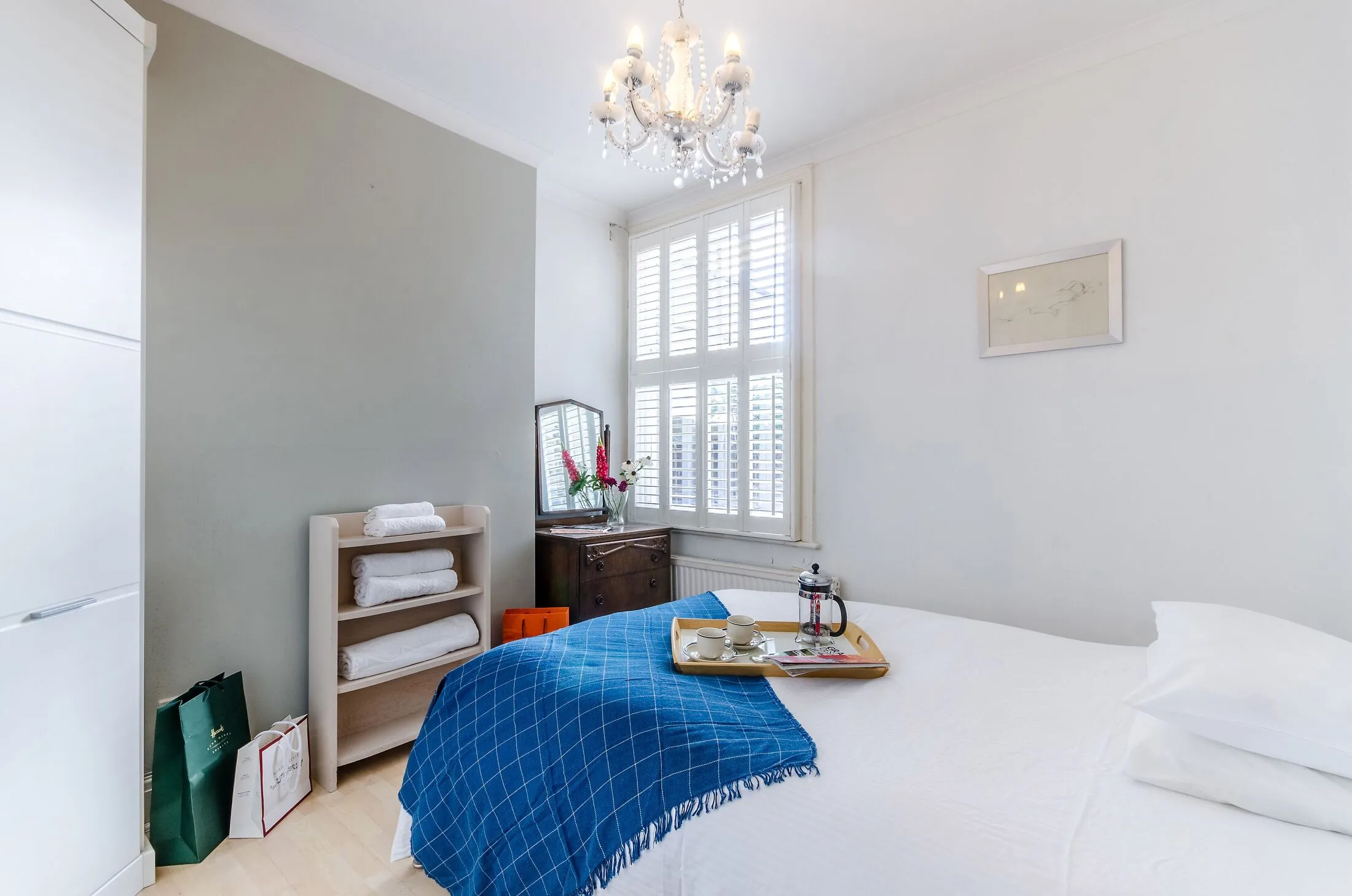 Flat Holley Road in Greater London