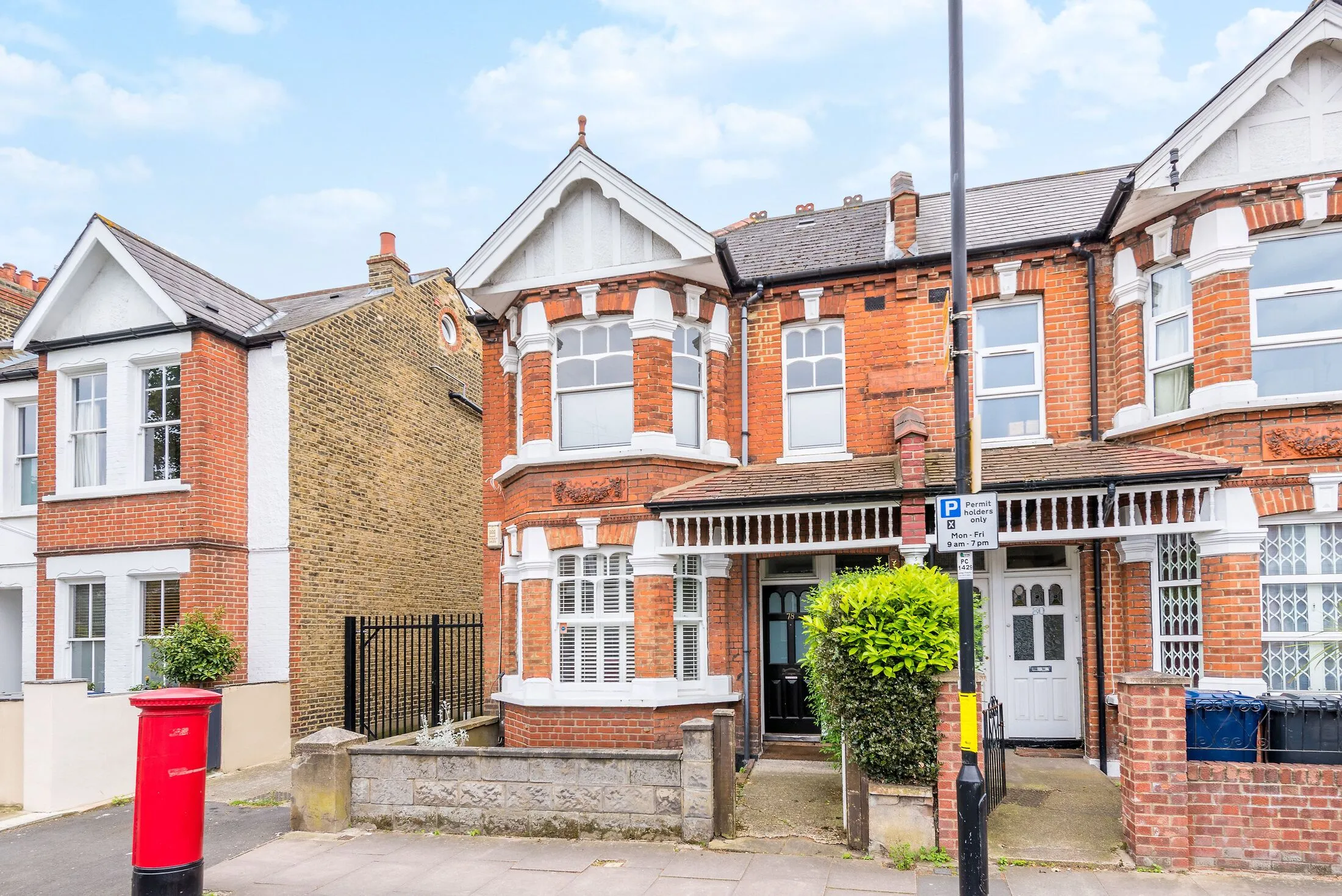 Flat Holley Road in Greater London