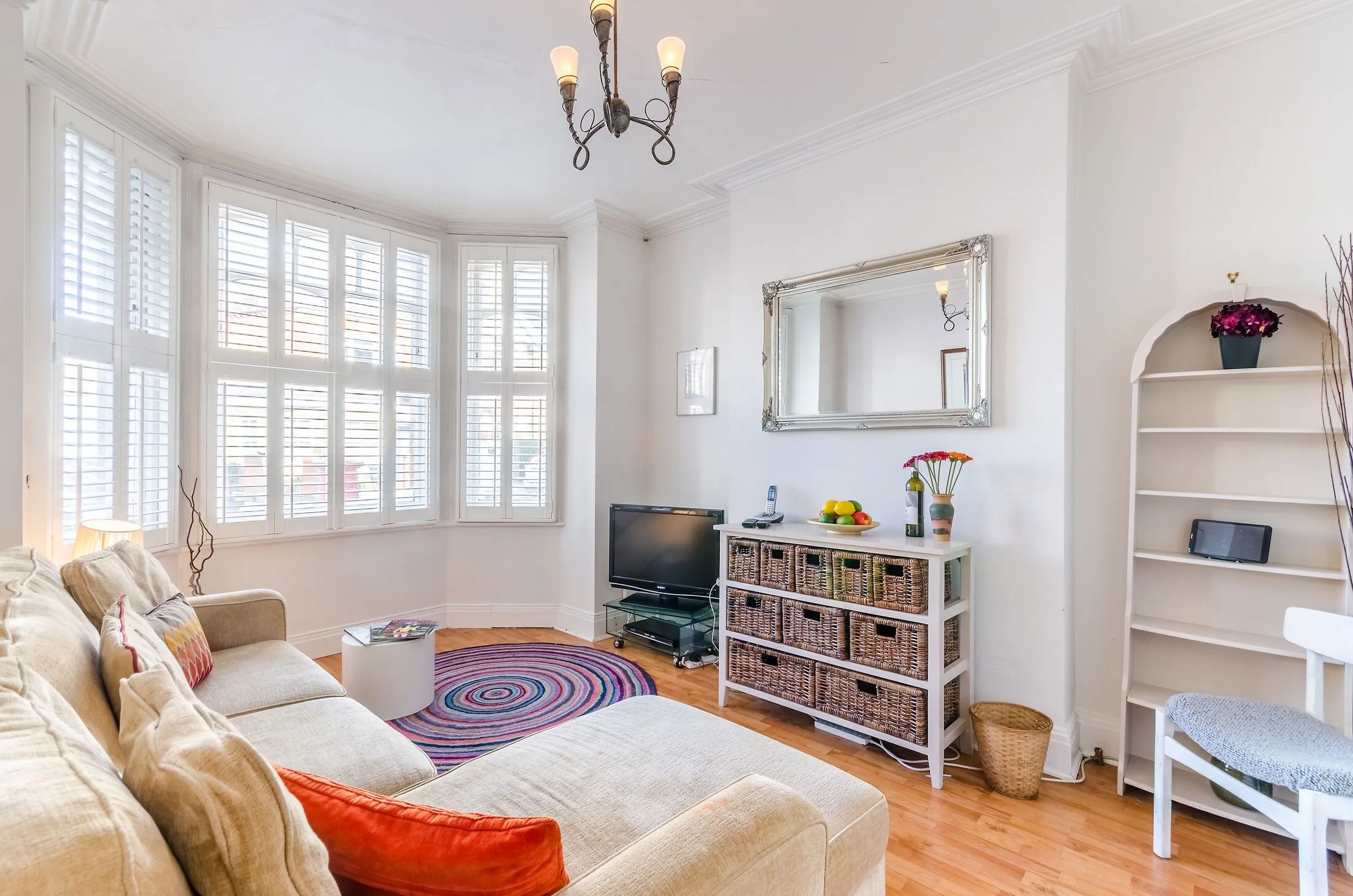 Flat Holley Road in Greater London