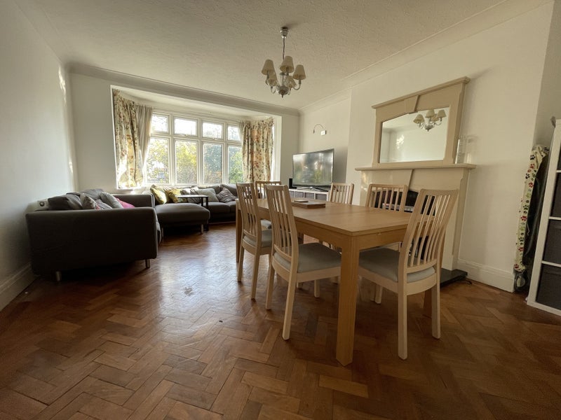 Room Delamere Road in Greater London