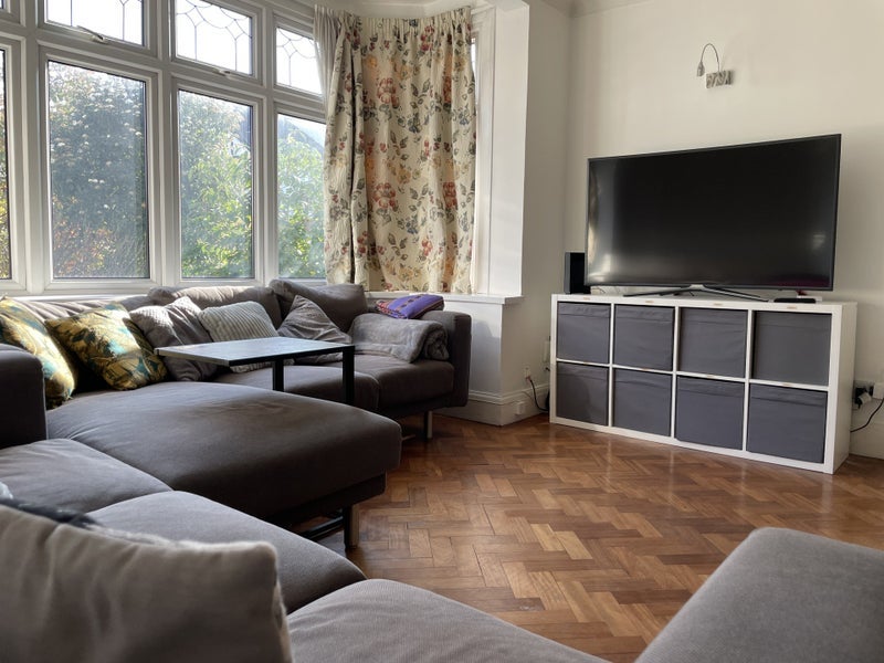 Room Delamere Road in Greater London