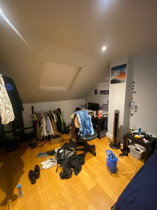 Room Delamere Road in Greater London