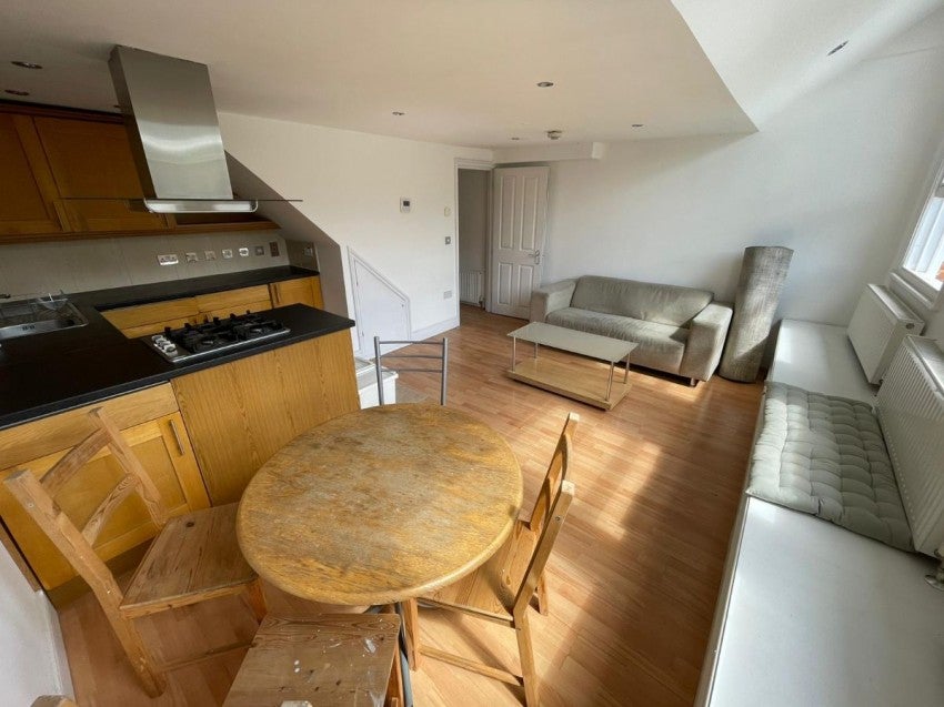 Flat Fortess Road in Greater London
