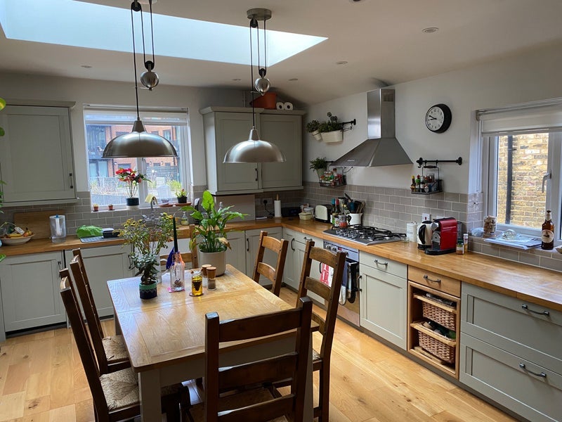 Room Sellincourt Road in Greater London