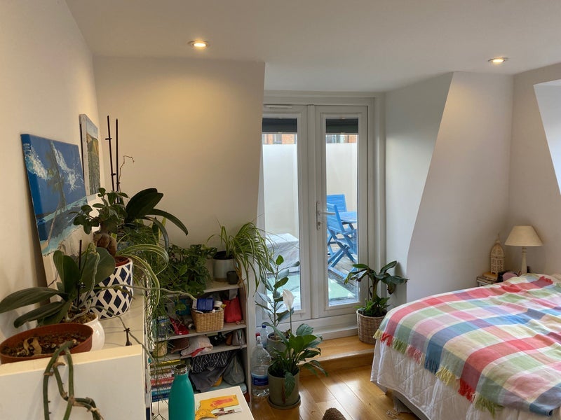 Room Sellincourt Road in Greater London