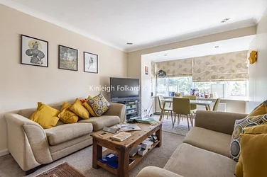 Flat Brondesbury Park in Greater London
