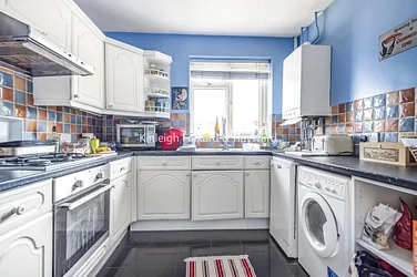 Flat Brondesbury Park in Greater London