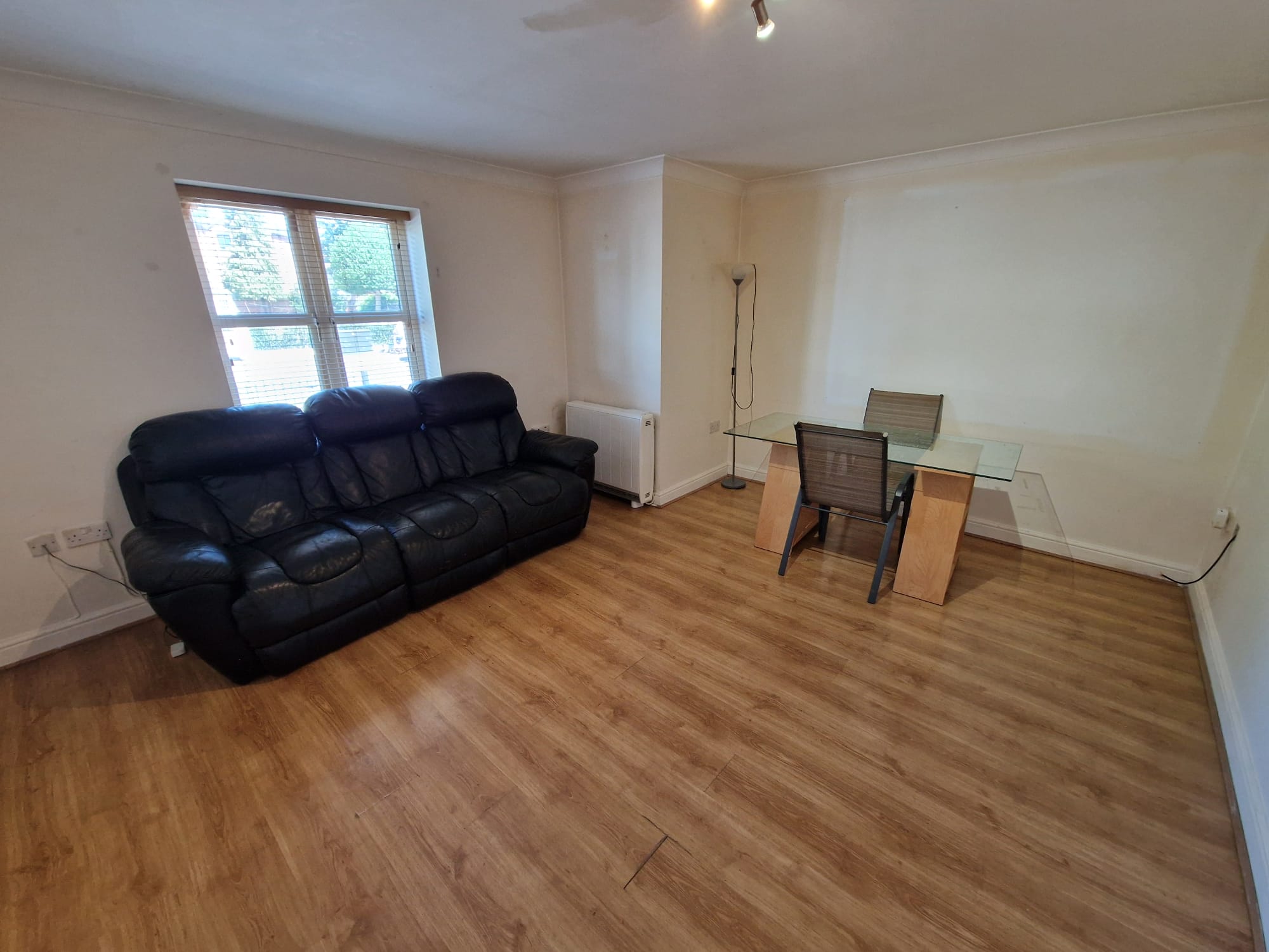 Flat Emscote Road in Warwick