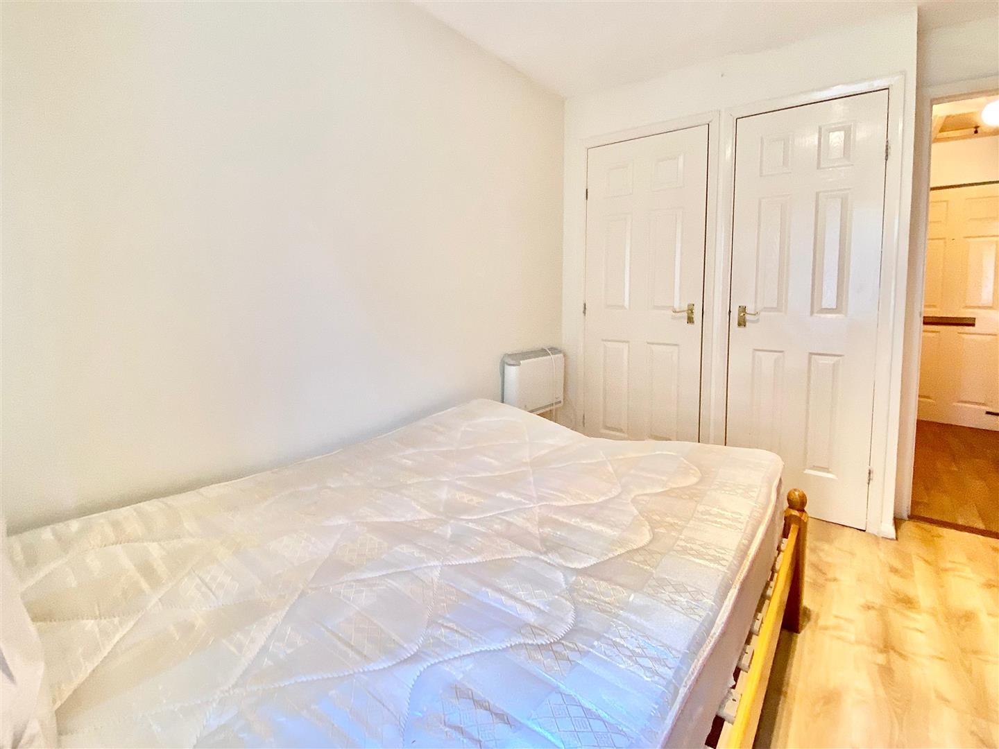 Flat Raven Close in Greater London