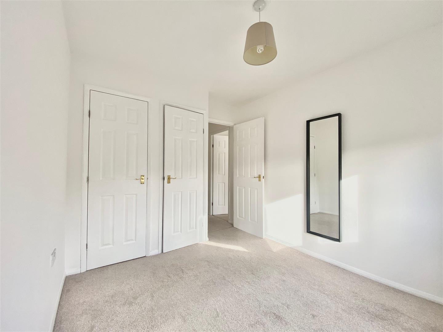 Flat Raven Close in Greater London