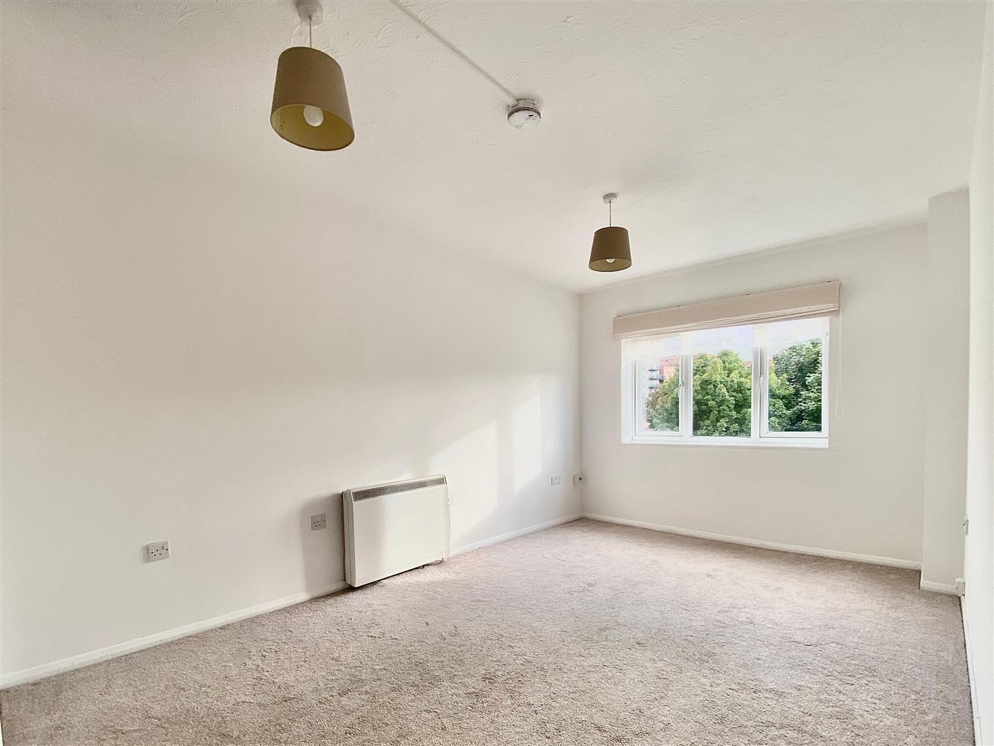 Flat Raven Close in Greater London