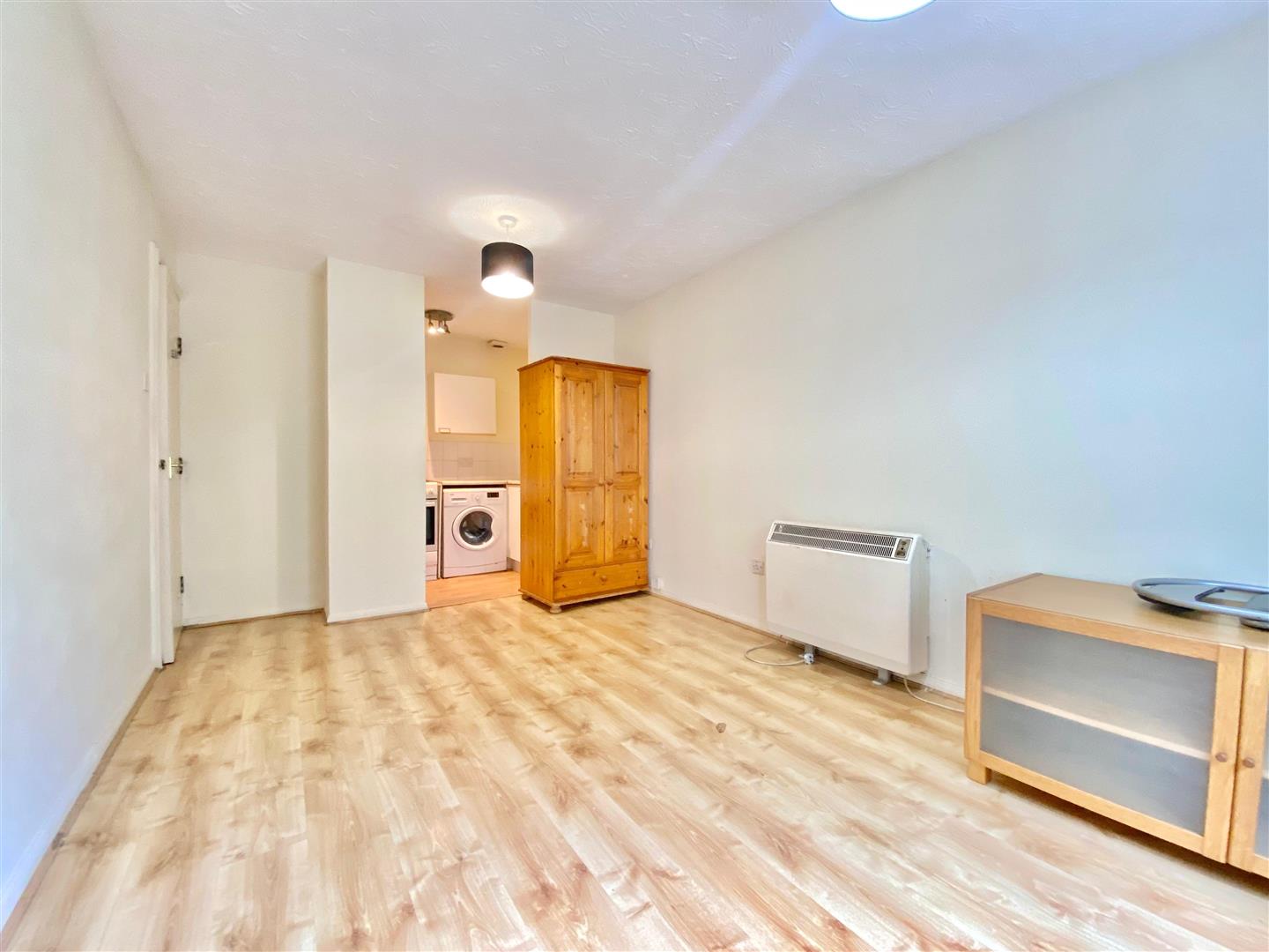 Flat Raven Close in Greater London