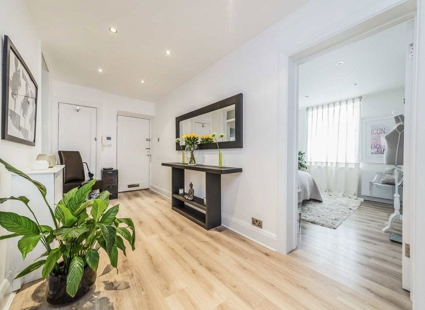 Flat Richmond Hill Court in Greater London