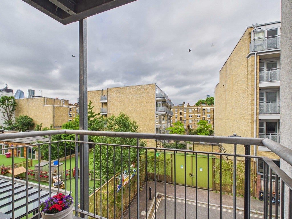 Flat Lant Street in Greater London