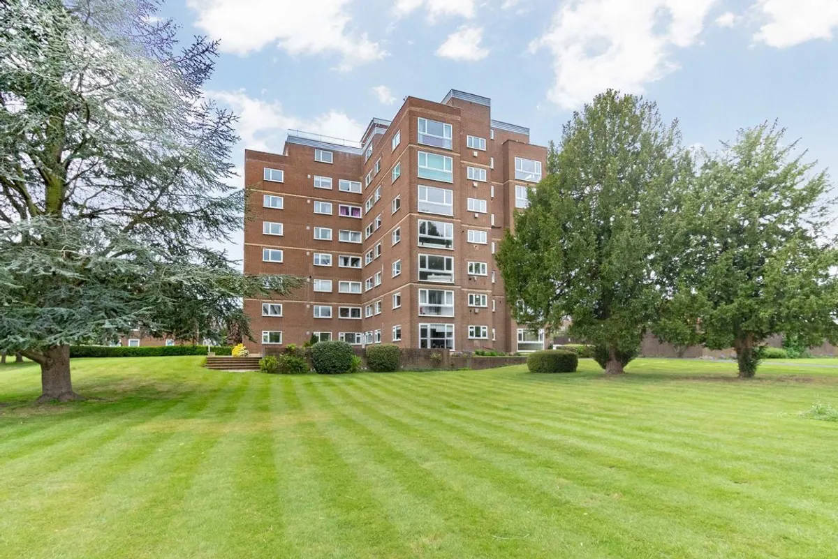 Flat Broom Park in Greater London