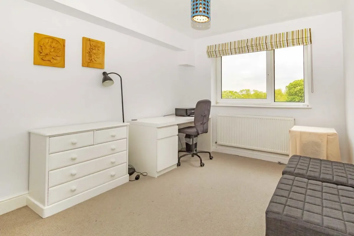 Flat Broom Park in Greater London