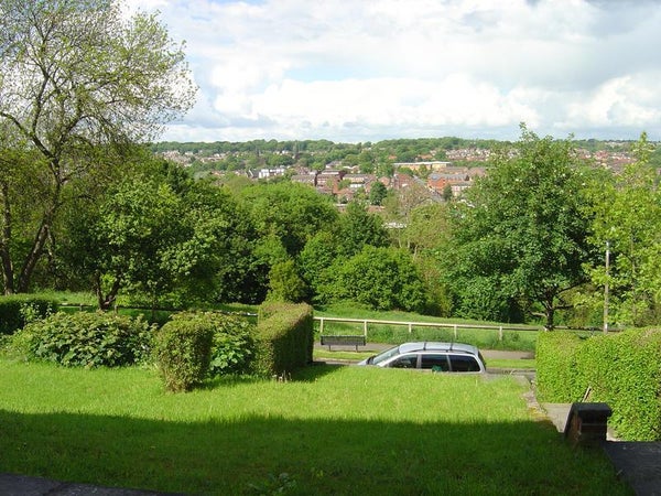 Flat Ridge End Villas in Leeds