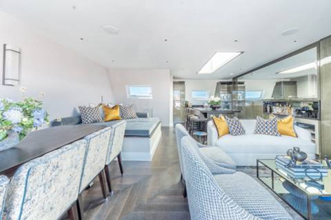 Flat Cambridge Place in London