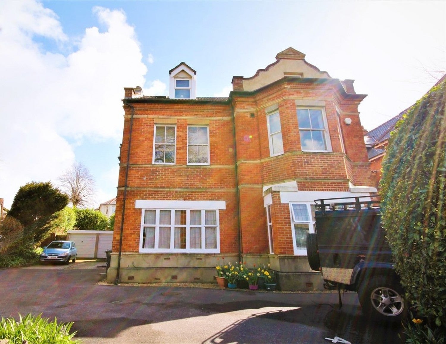 Flat Knole Road in Bournemouth