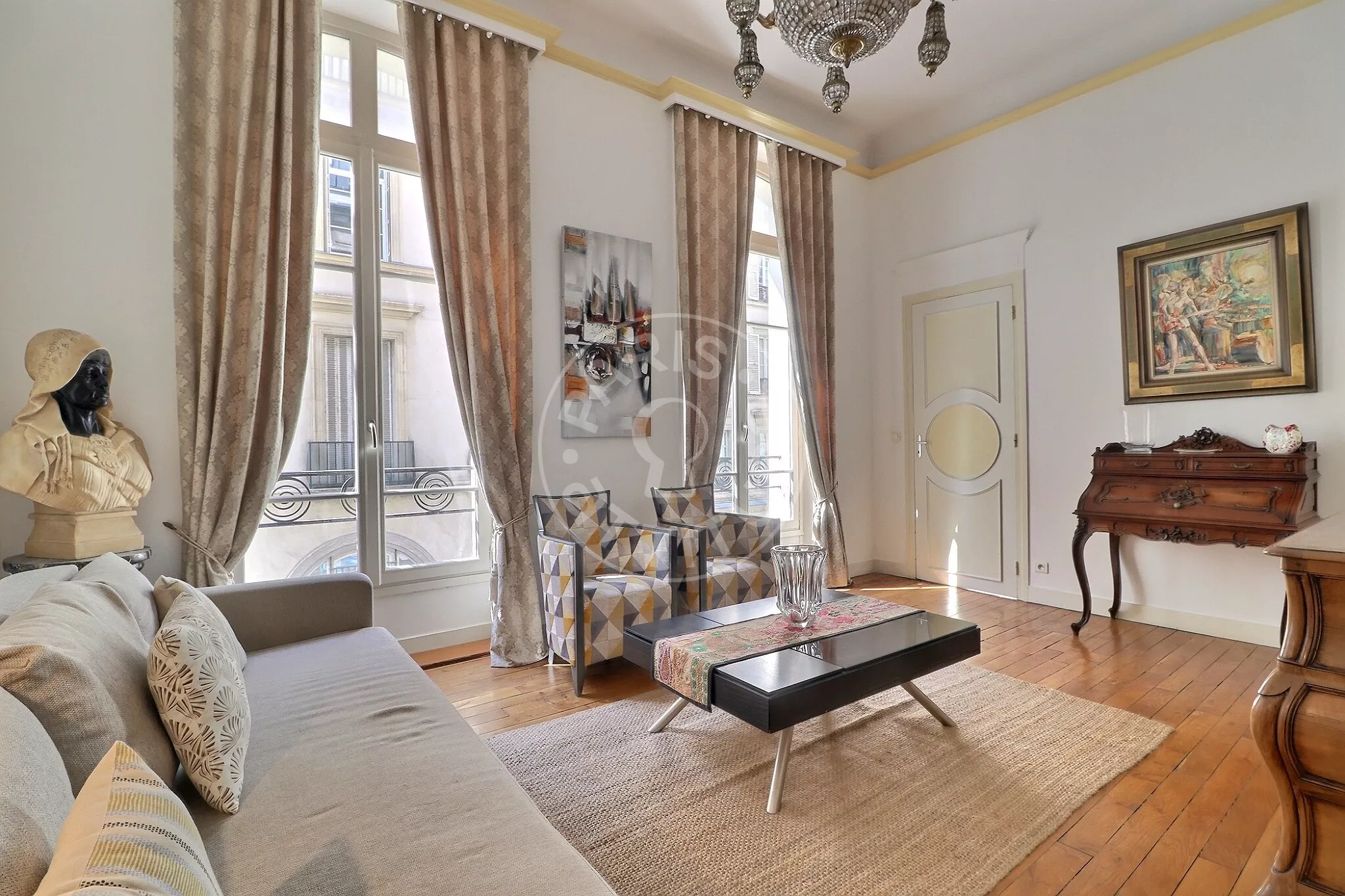 Flat Rue Saint-Roch in Paris