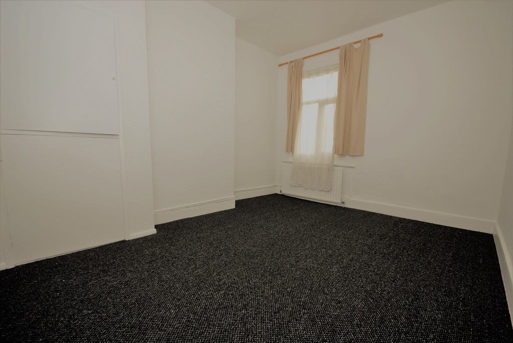 Flat Hastings Road in Southend-on-Sea