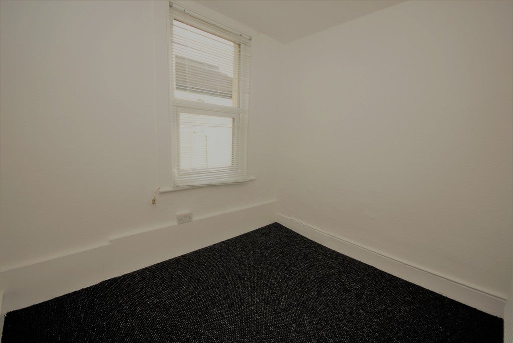 Flat Hastings Road in Southend-on-Sea