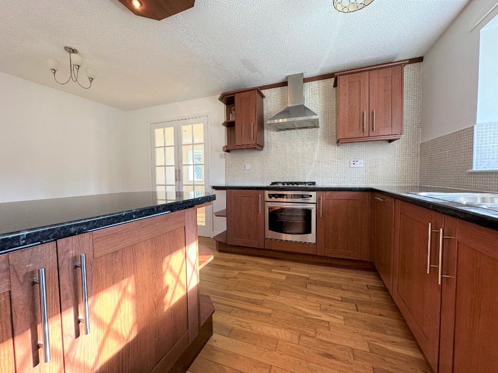 House Whitelea Crescent in Kilmacolm