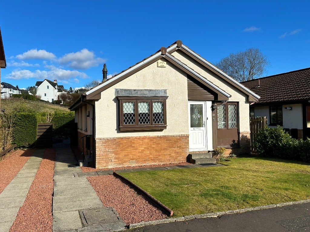 House Whitelea Crescent in Kilmacolm