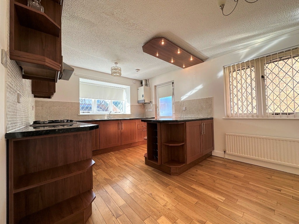 House Whitelea Crescent in Kilmacolm