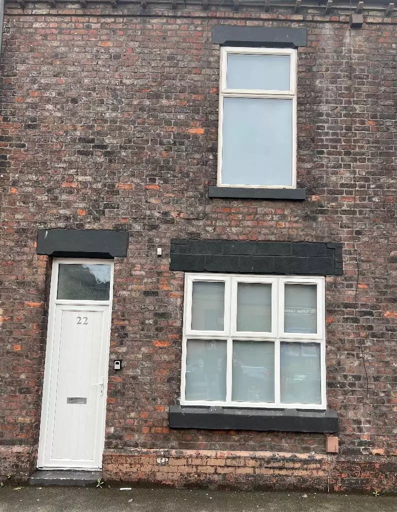 Room Lacey Street in Widnes