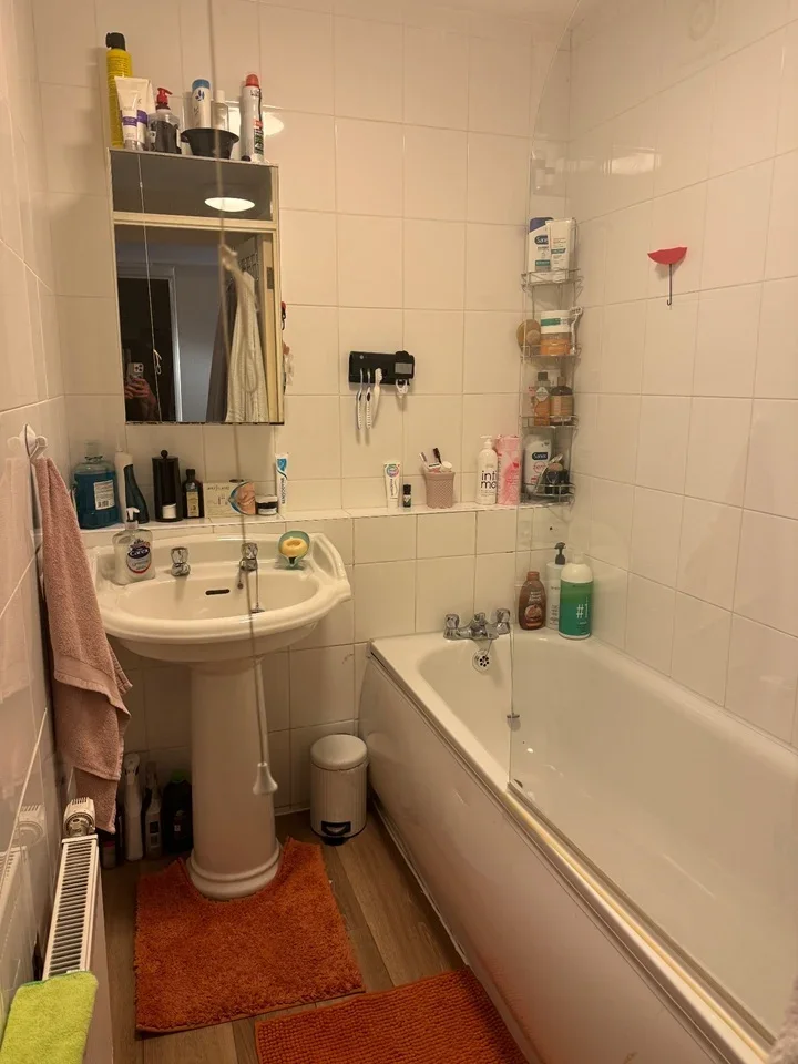 Room Sandy Drive in Greater London