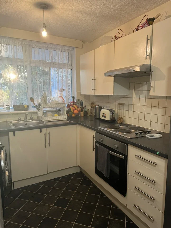 Room Sandy Drive in Greater London