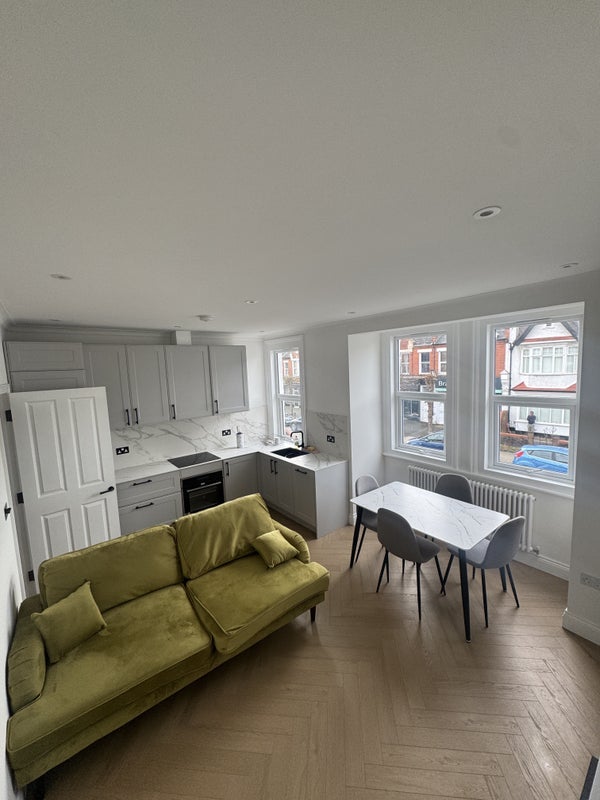 Room Moyser Road in Greater London