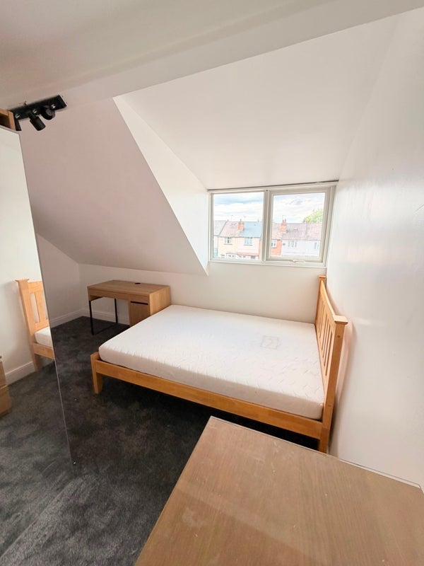 Room Ash Tree Road in Birmingham