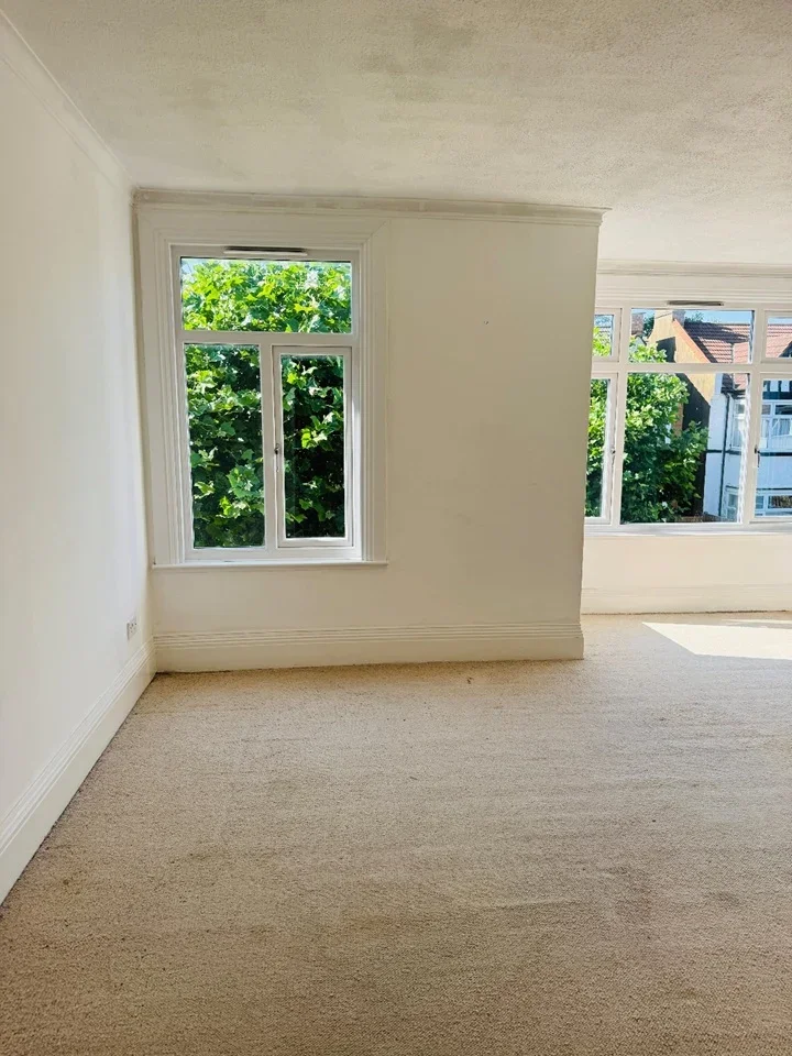 Flat Butler Road in Greater London