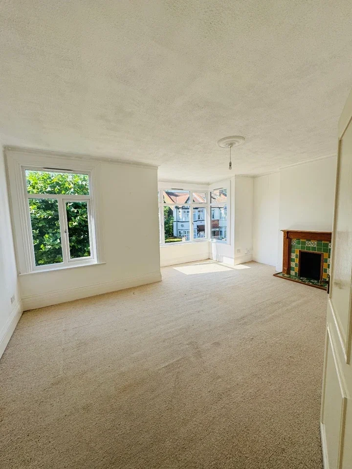 Flat Butler Road in Greater London