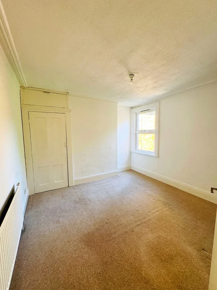 Flat Butler Road in Greater London