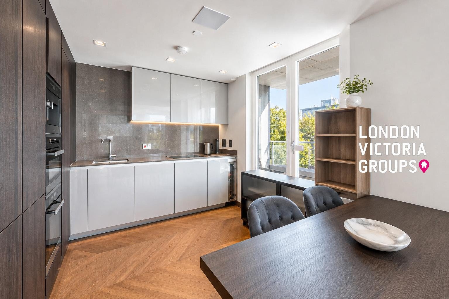 Flat Earls Way in Greater London