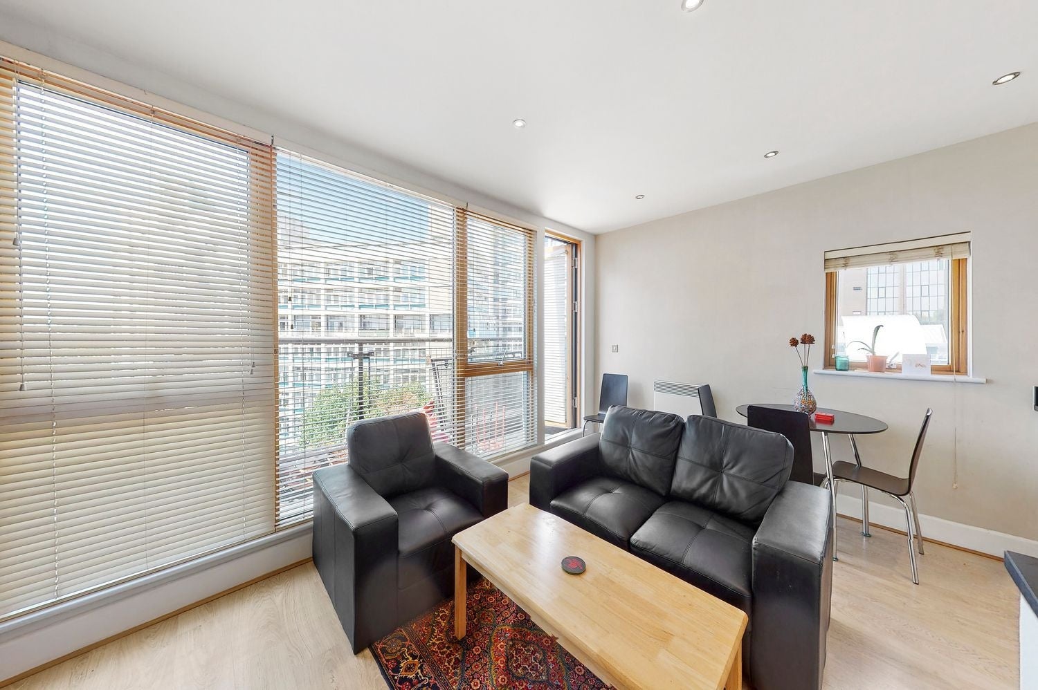 Flat Rockingham Street in Greater London