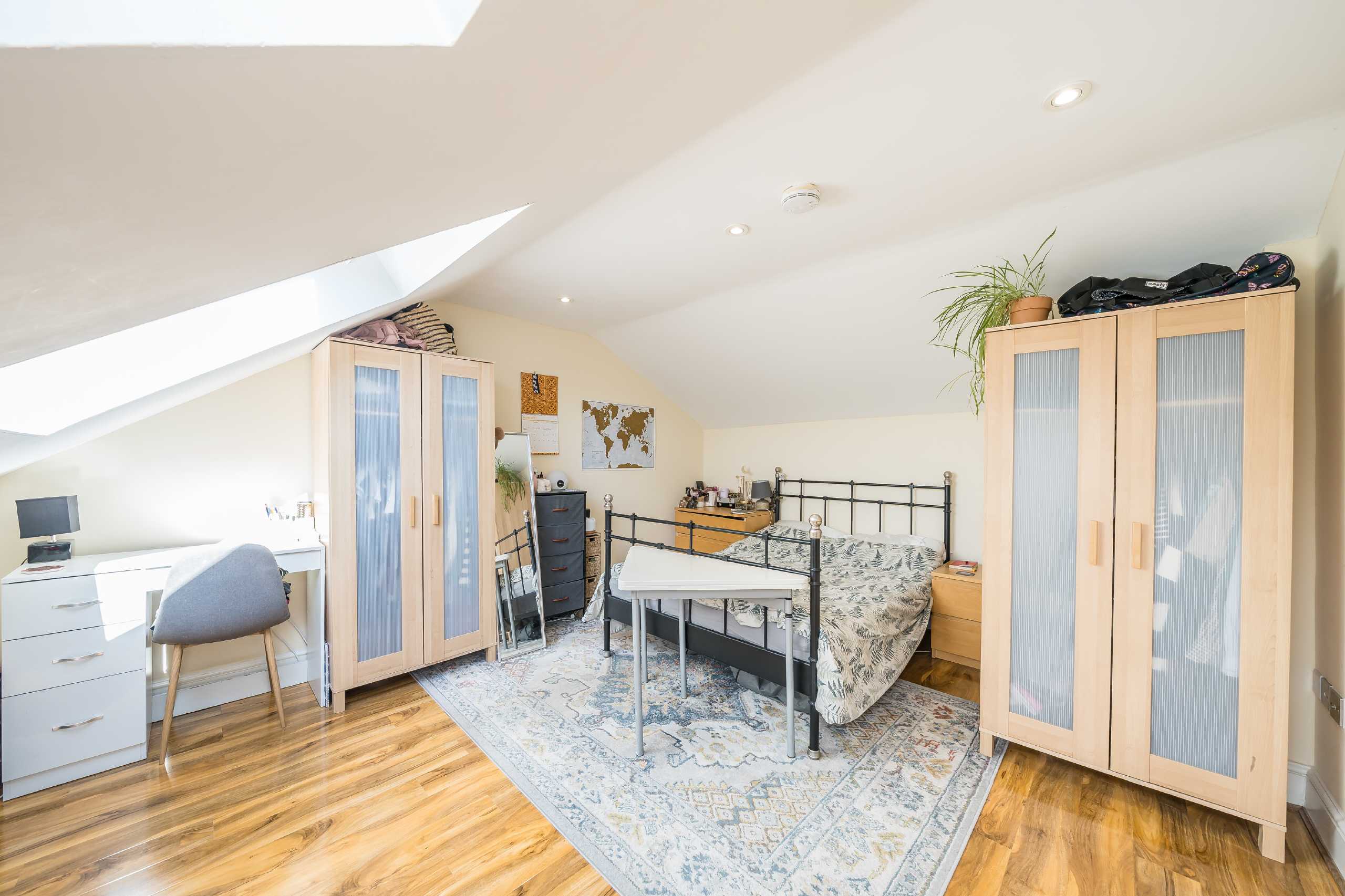 Flat Enfield Road in Greater London