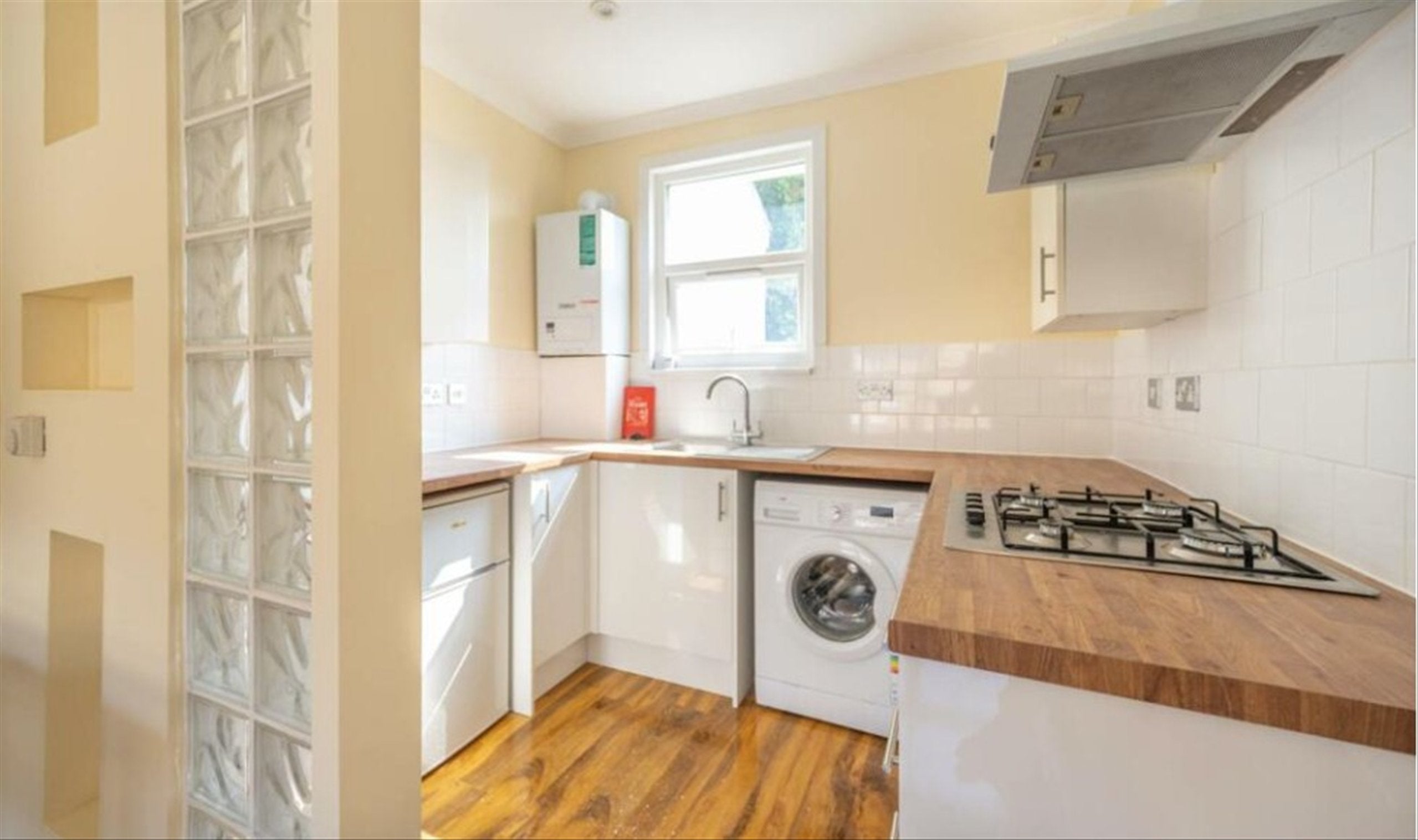 Flat Enfield Road in Greater London