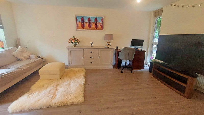 Flat Dorchester Gardens in Worthing