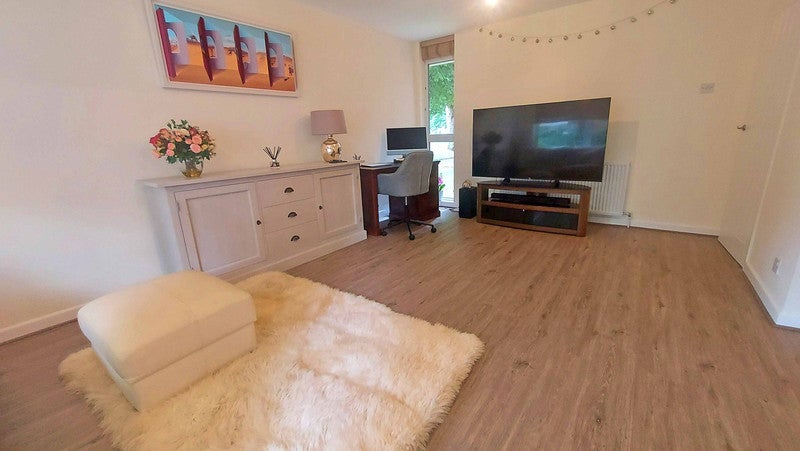Flat Dorchester Gardens in Worthing
