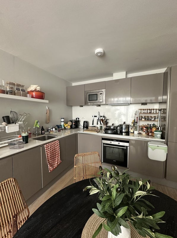 Flat Tudor Road in Greater London