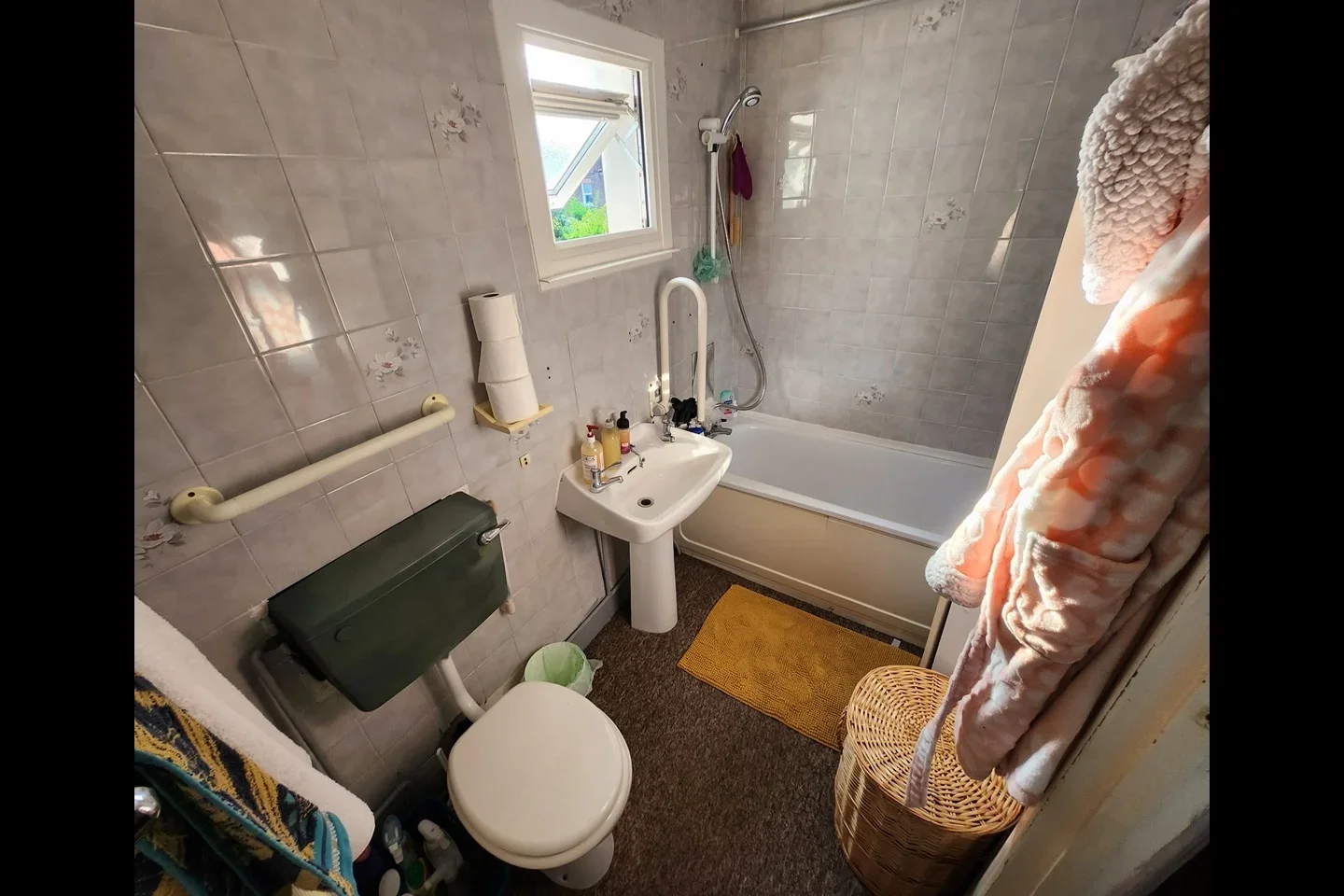 Room Raleigh Road in Greater London