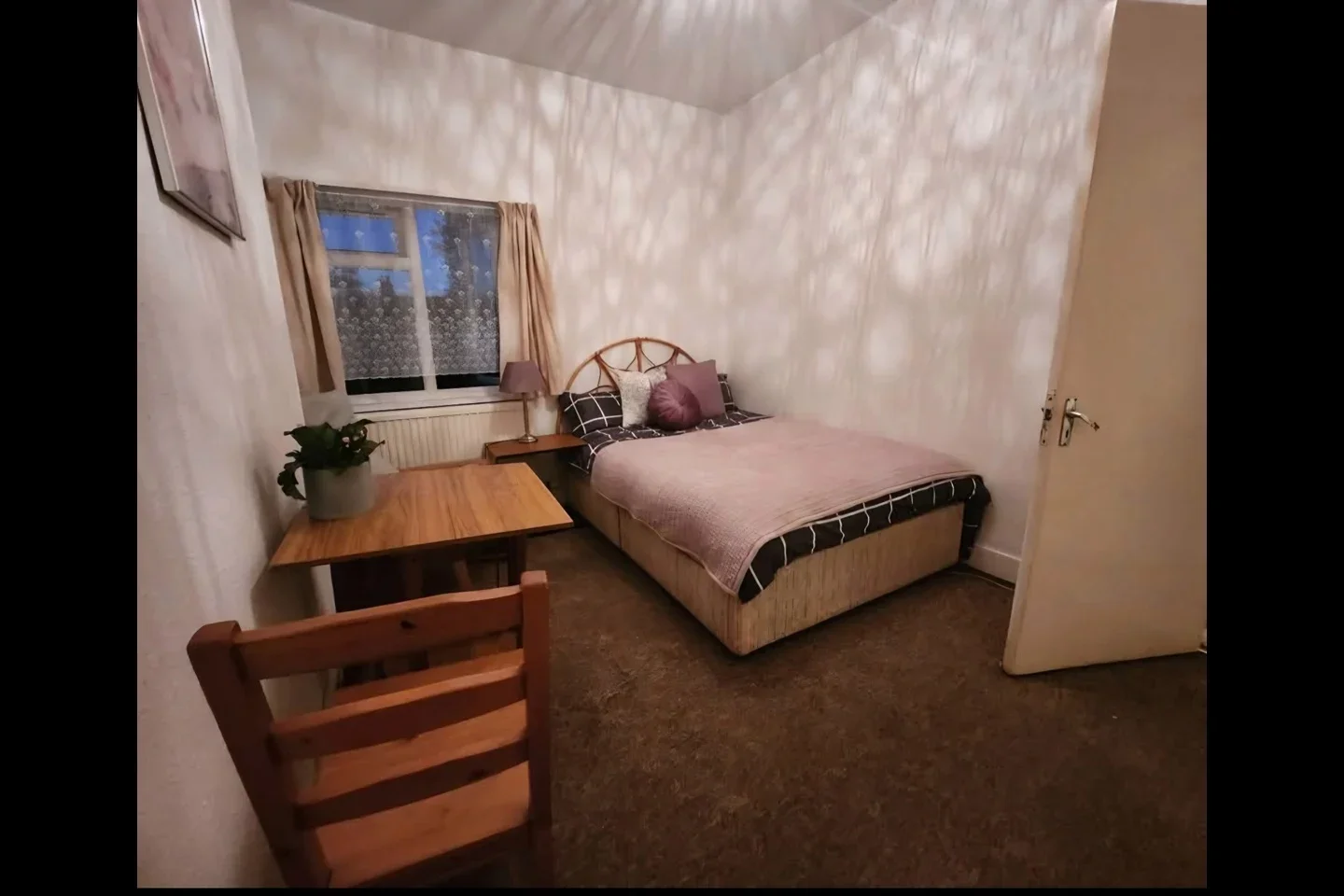 Room Raleigh Road in Greater London