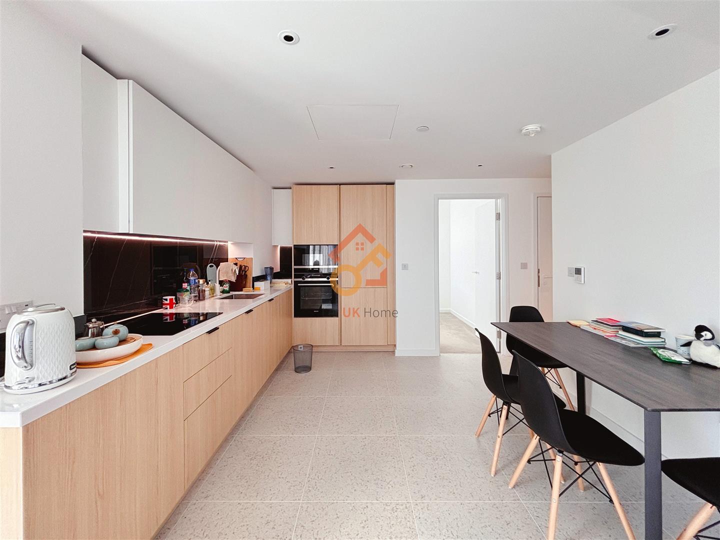 Flat Cendal Crescent in Greater London