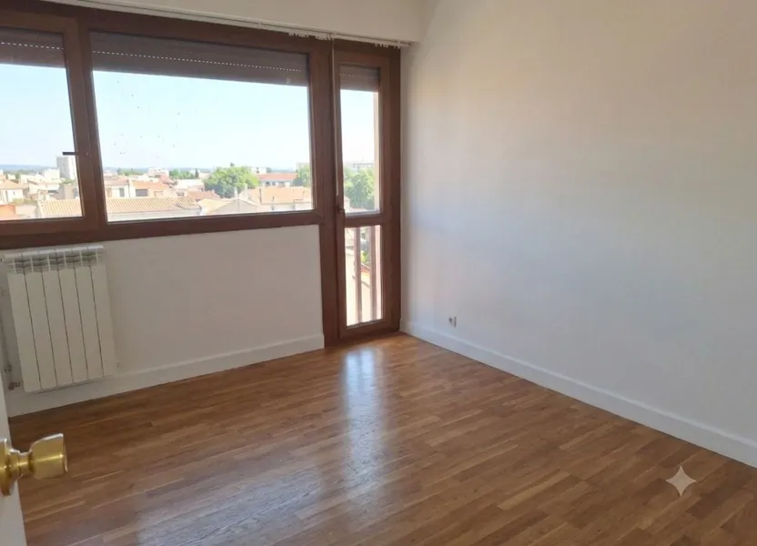Appartement Rue de la République à Nîmes