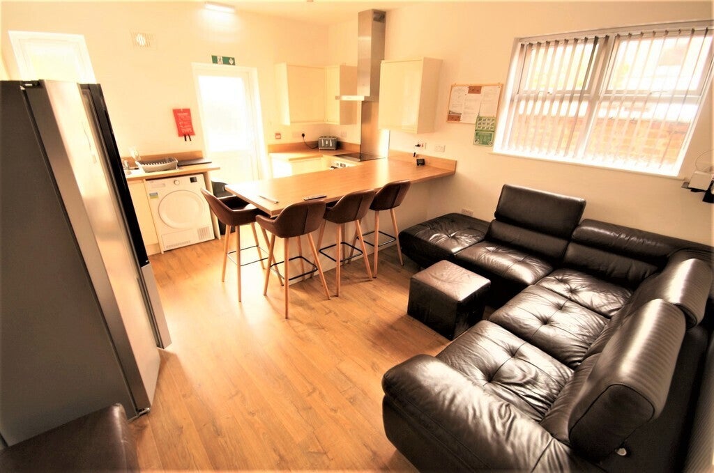 Room Irving Road in Coventry