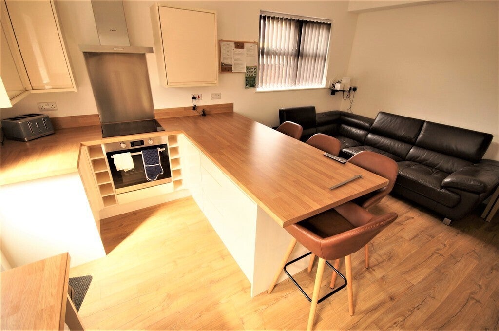 Room Irving Road in Coventry